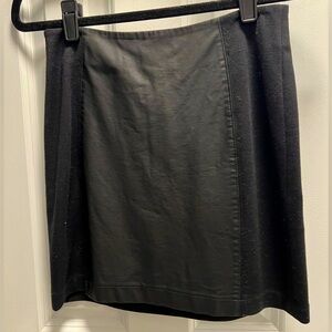 Trendy black mini skirt